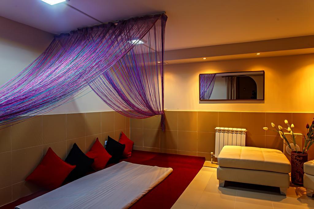 Red Village Hotel Astana Buitenkant foto